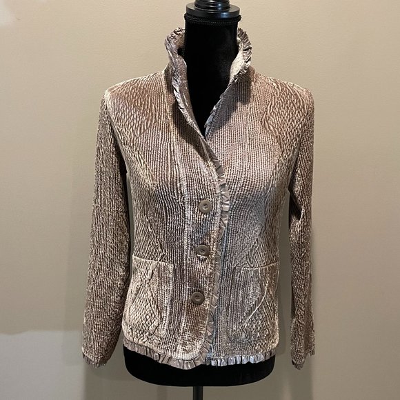 Sara Isabella Jackets & Blazers - Sara Isabella 2 pocket Velveteen Lgt Wgt Jacket w/Ruffle Embellish Collar sz P/S